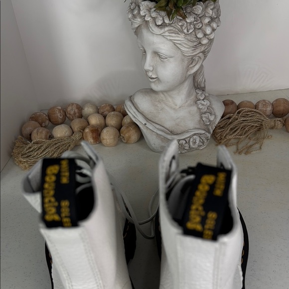 Dr. Martens Sinclair Platform Bootie (Women) Sz 8 NWOB - Picture 9 of 15